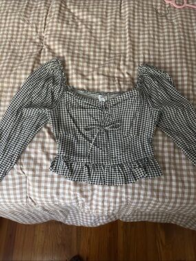 Black & White Houndstooth Peplum Long-Sleeve Top